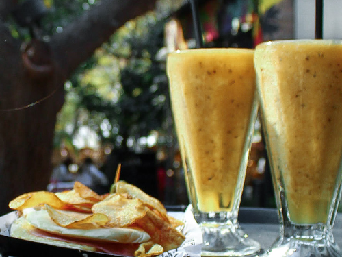 Licuado o jugo de naranja  + tostado