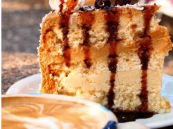 Porción de torta + Café