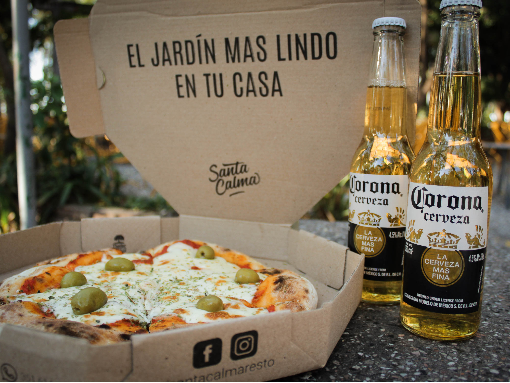 1 Pizza + 2 coronas
