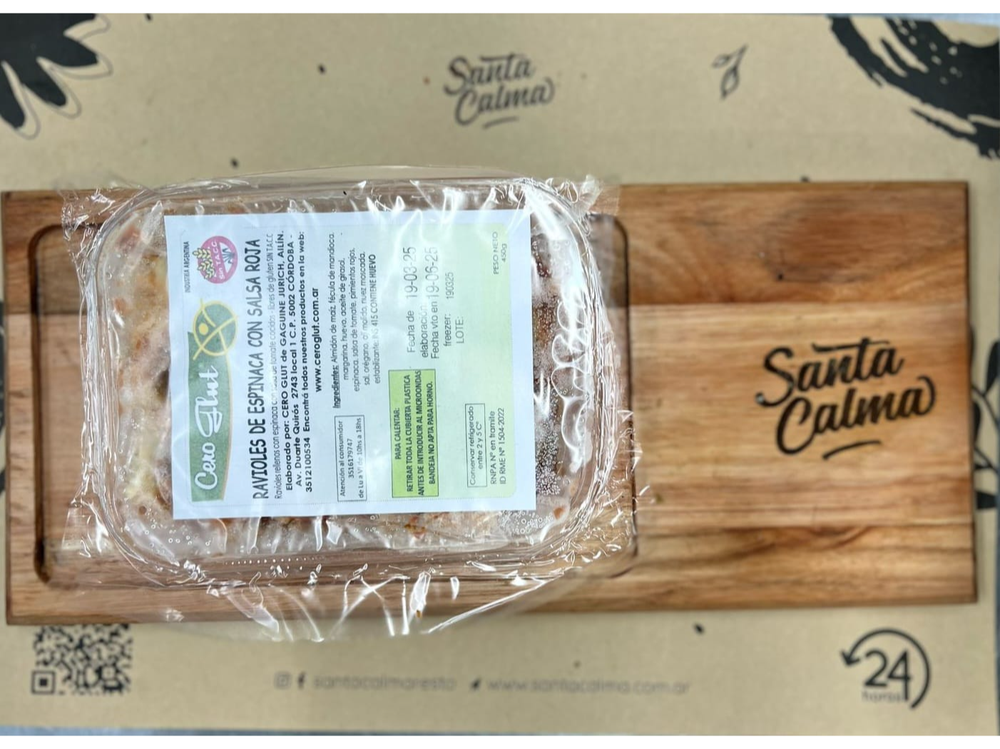 Ravioles de espinaca con salsa mixta