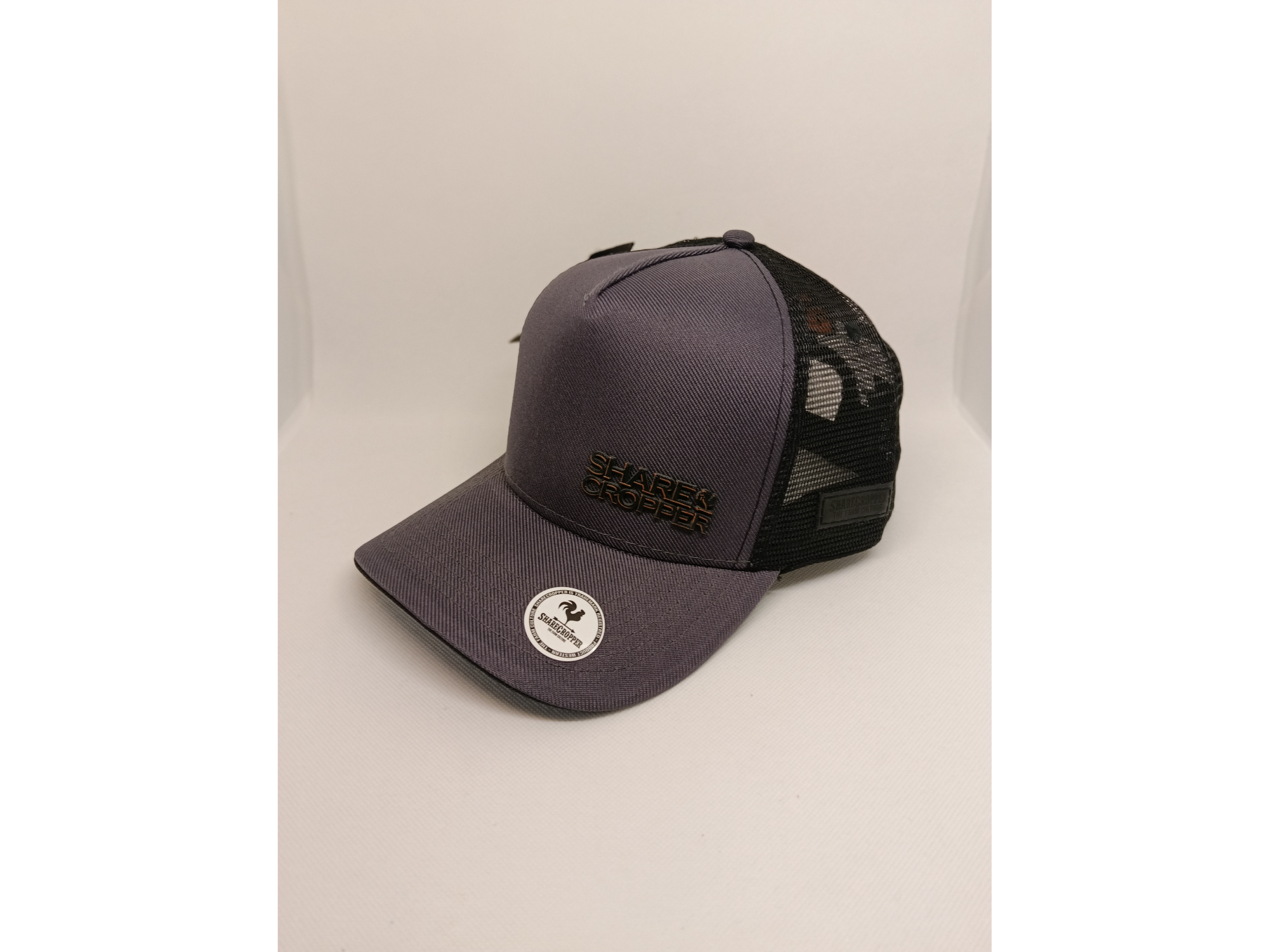 Sharecropper (gabardina poliéster lila, red negra, detalle de impresión en goma)