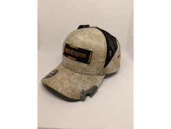 Made In Mato con destapador (frente y visera ecocuero baige y marrón símil gastado, red negra, bordado de frente negro con naranja)