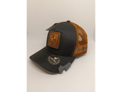 Made In Mato con destapador (Gabardina poliester negra en visera y frente, red marron, aplique marron con gallo)