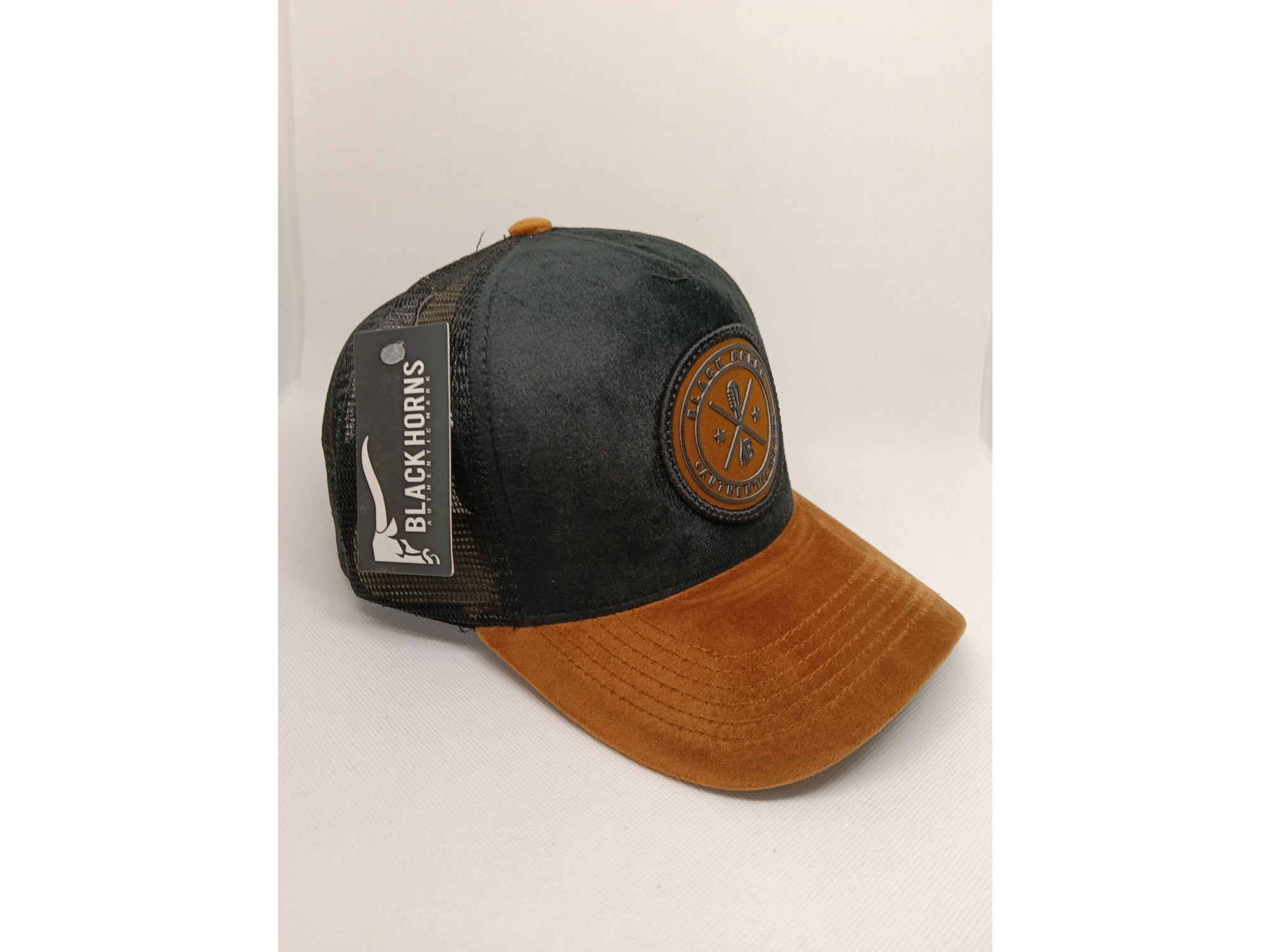 Black Horns (Aterciopelada frente negra, visera marron, red negra)