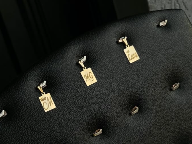 Inicial con simbolo pers.