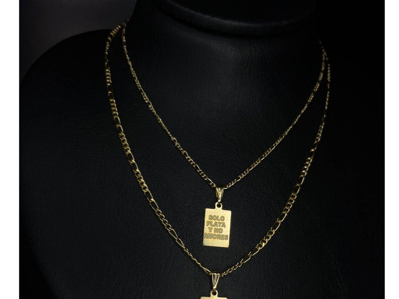 Sólo plata y no amores