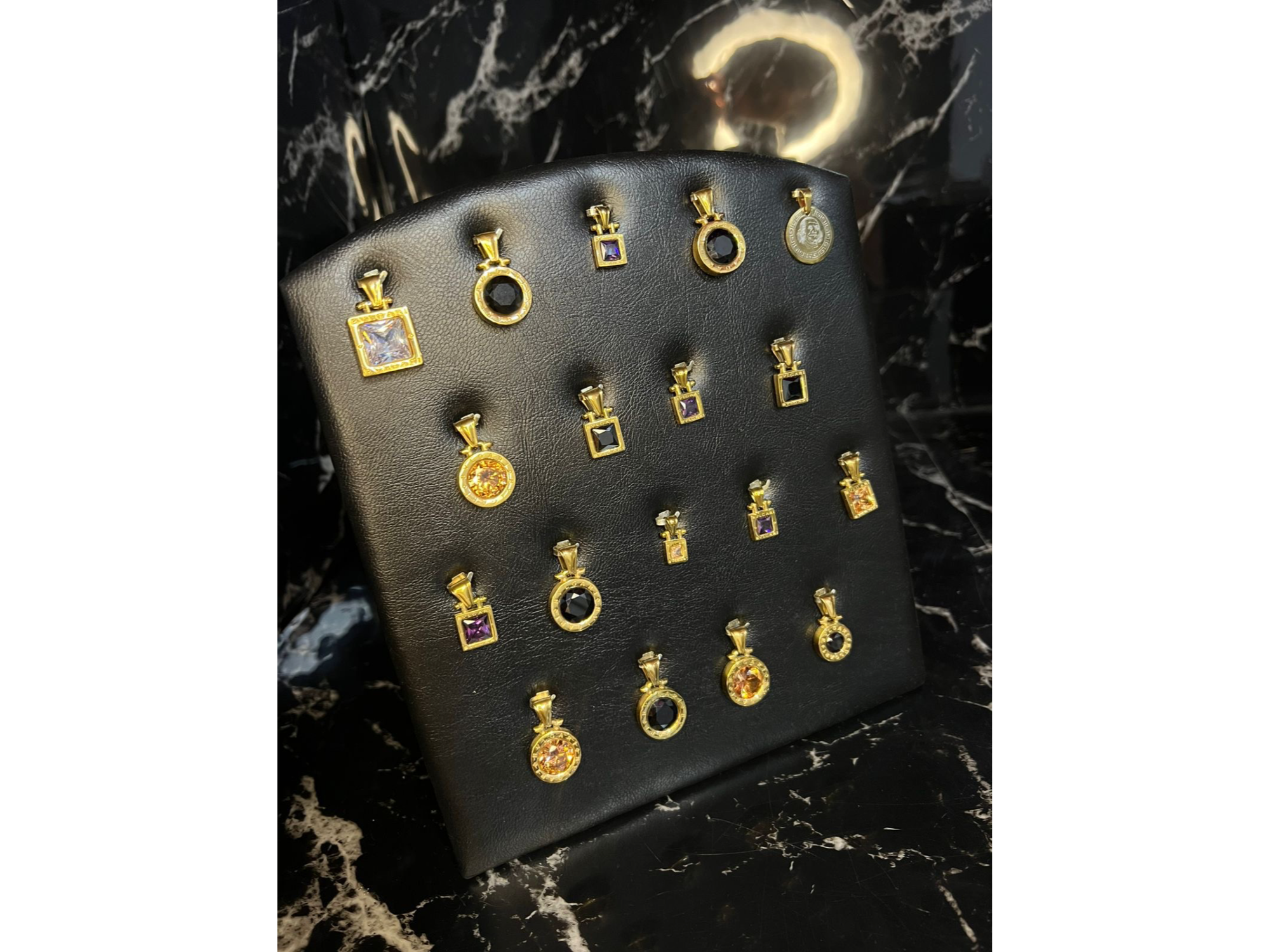 Bvlgari + Cadena Fina