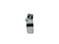 Adidas gris con negro