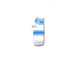 Adidas blanca con celeste