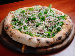 Rúcula cebolla caramelizada