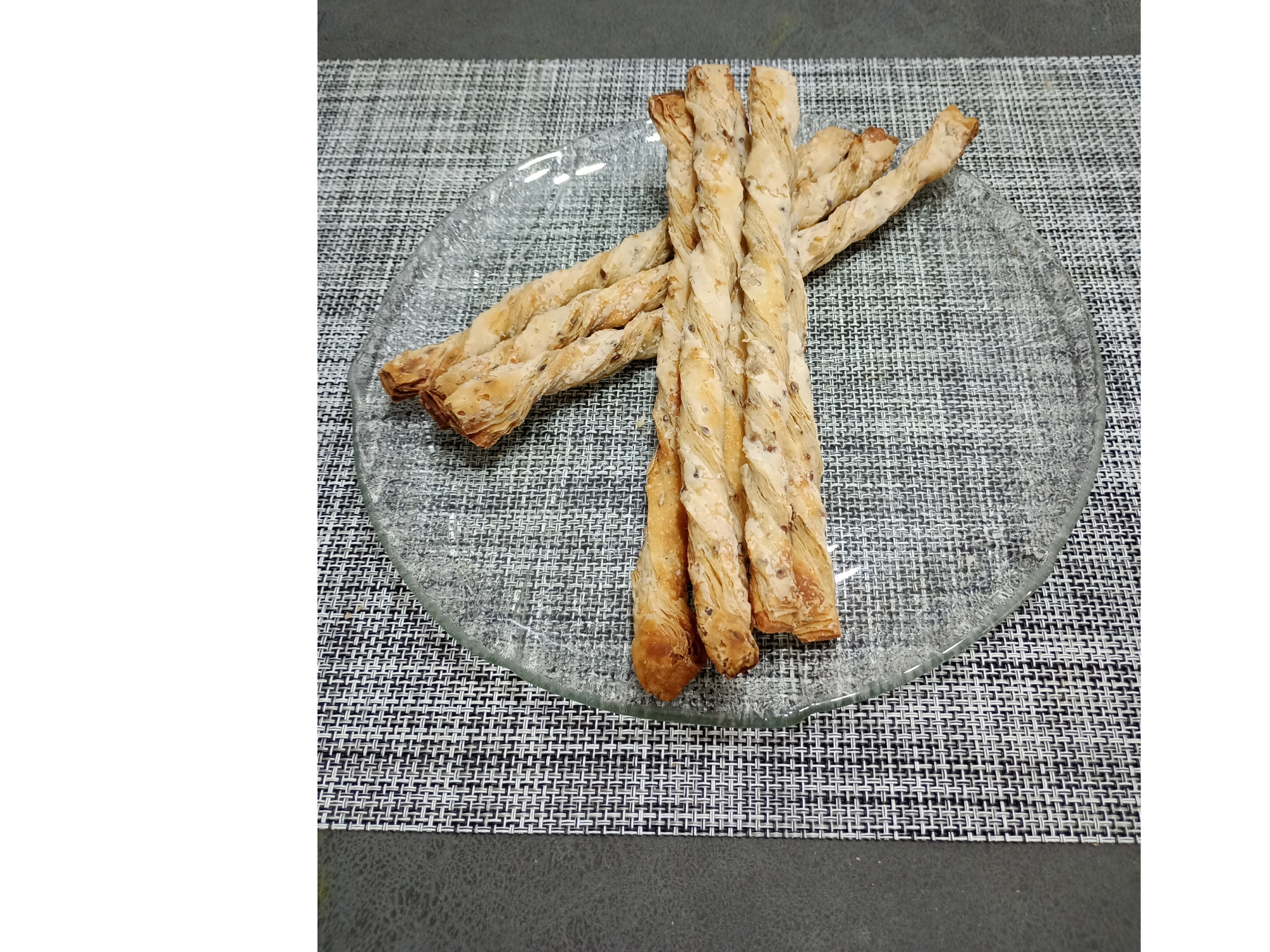 Grisines integrales con mix de semillas. de Canela y Limon Pasteleria y Panaderia artesanal.
