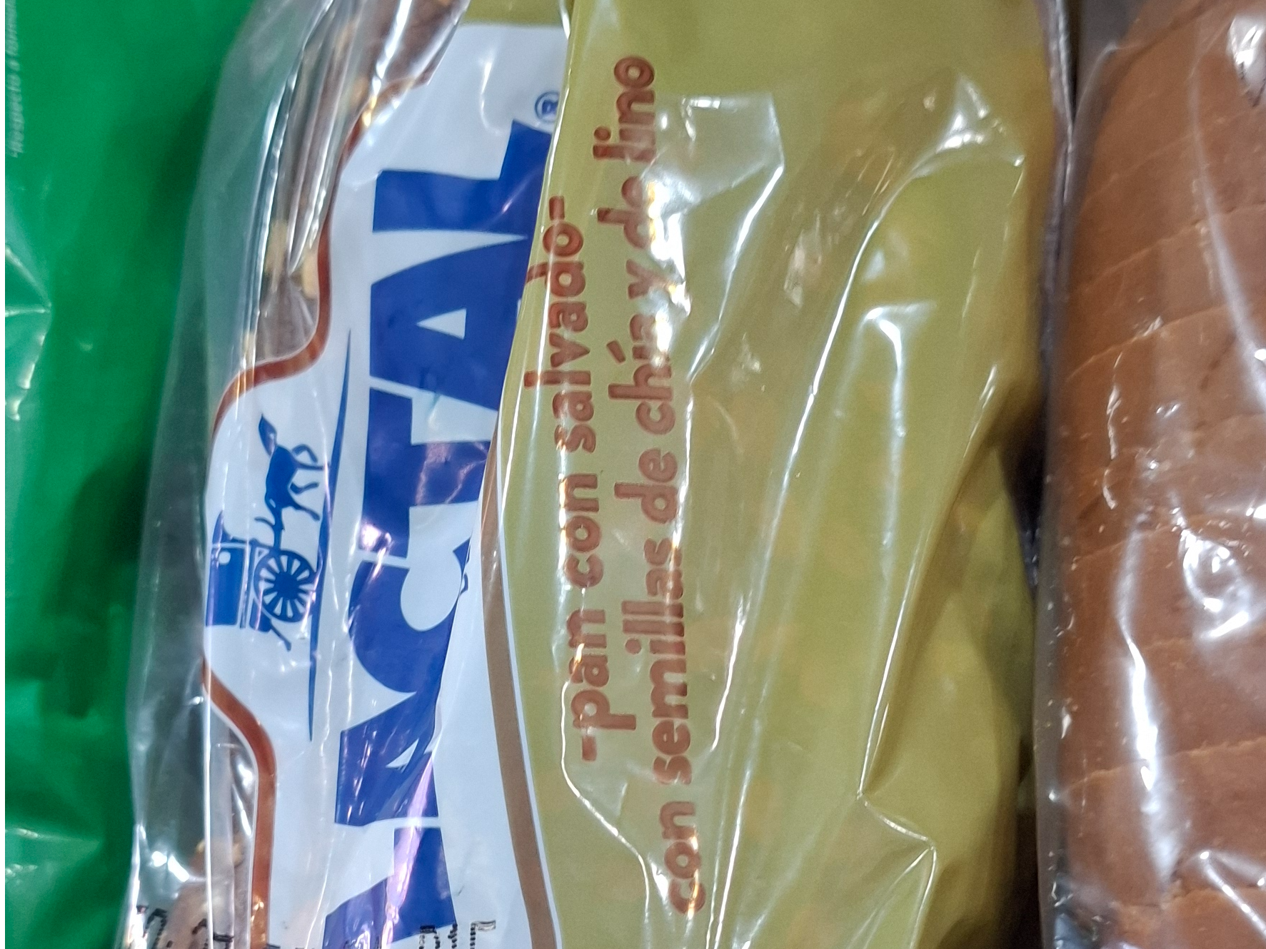 Pan lactal chico con salvado, semillas de chía y lino