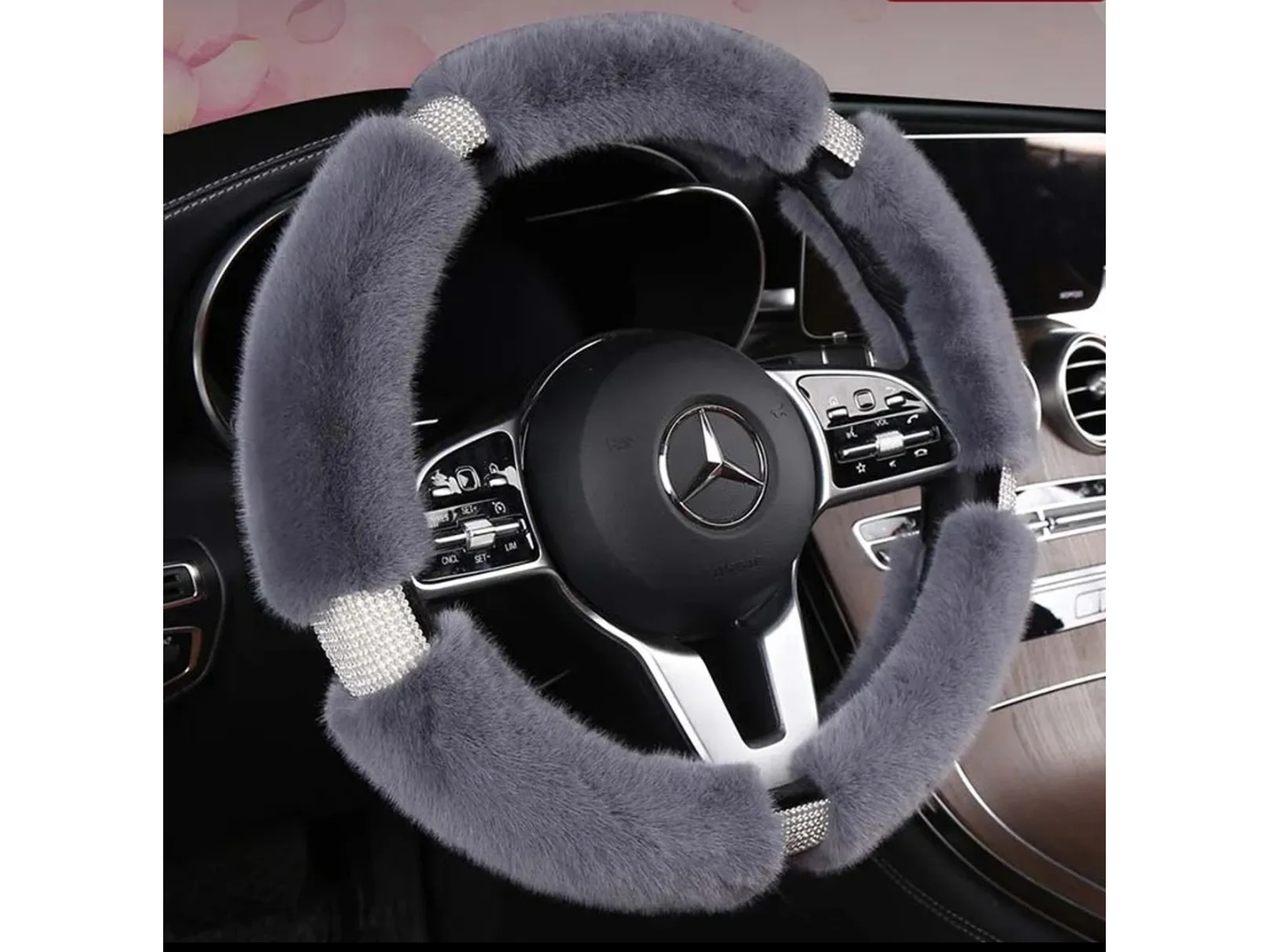 CUBREVOLANTE de peluche y strash. 38 cm