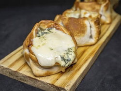 RQ - Empanada Roquefort y Fugazzeta