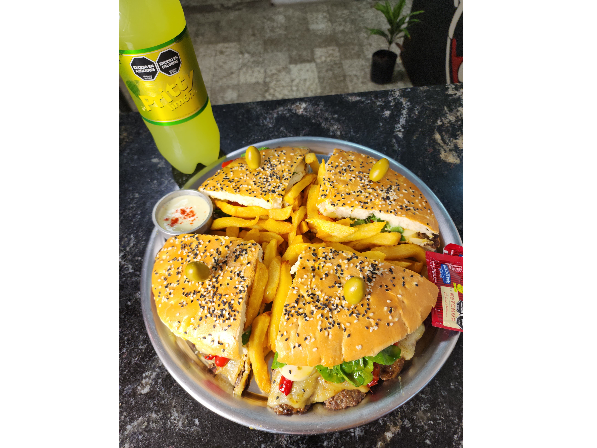 1 BURGER  XXL 🟰 PRITTY 1L GRATIS 🍔🍟