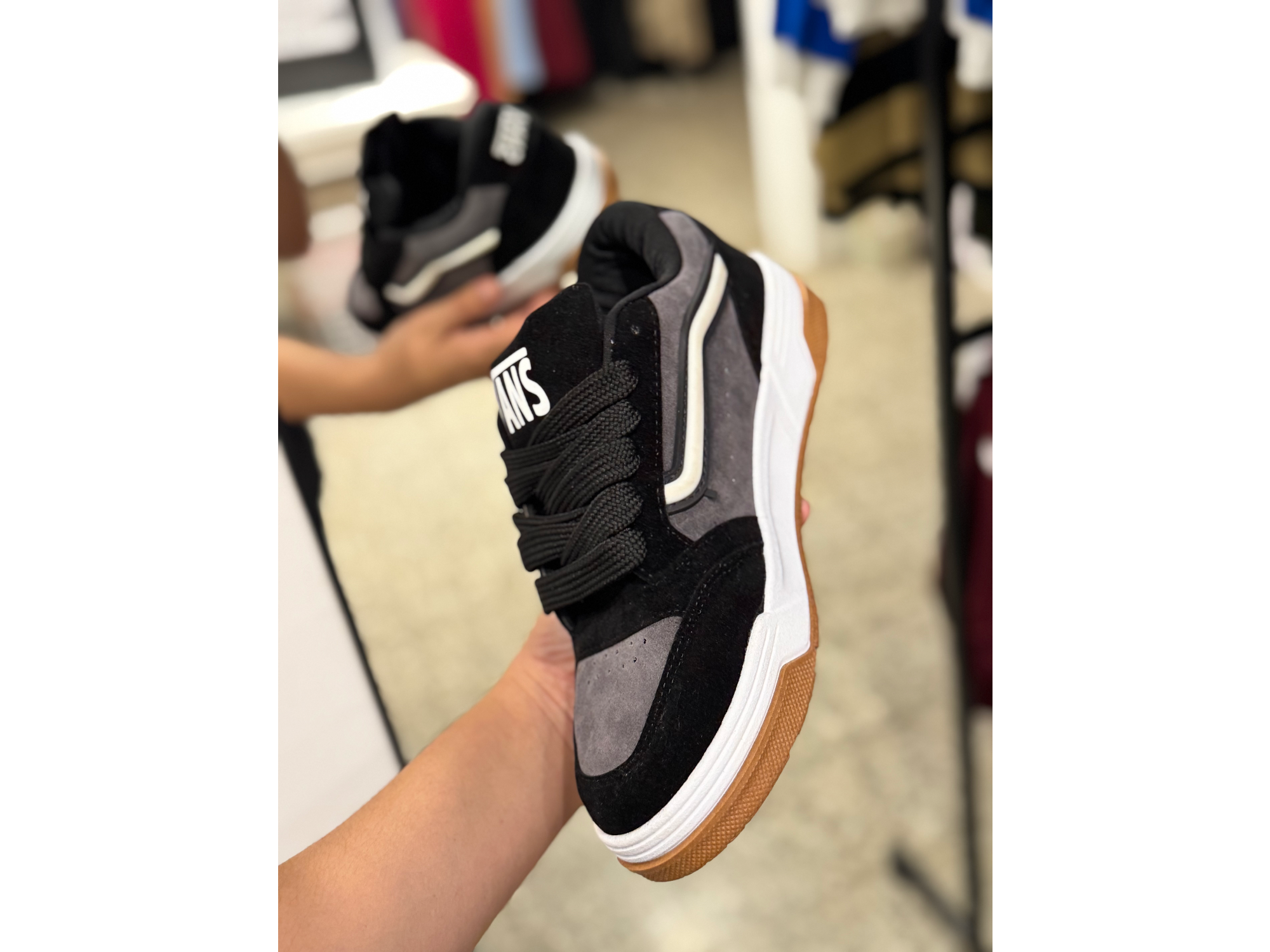 VANS  HYLANE