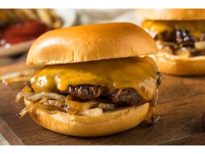 Hamburguesa americana chica con papas