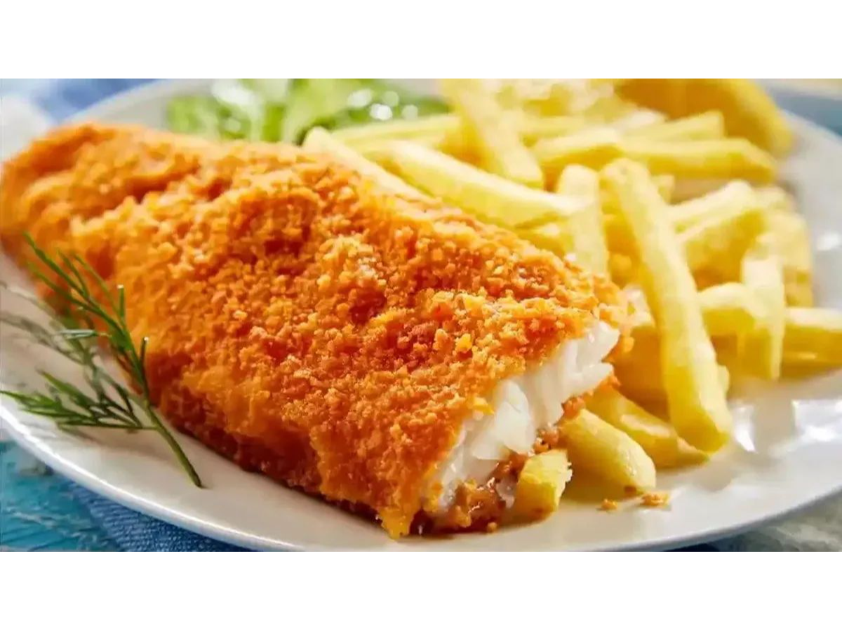 Milanesa de merluza  con papas o ensalada