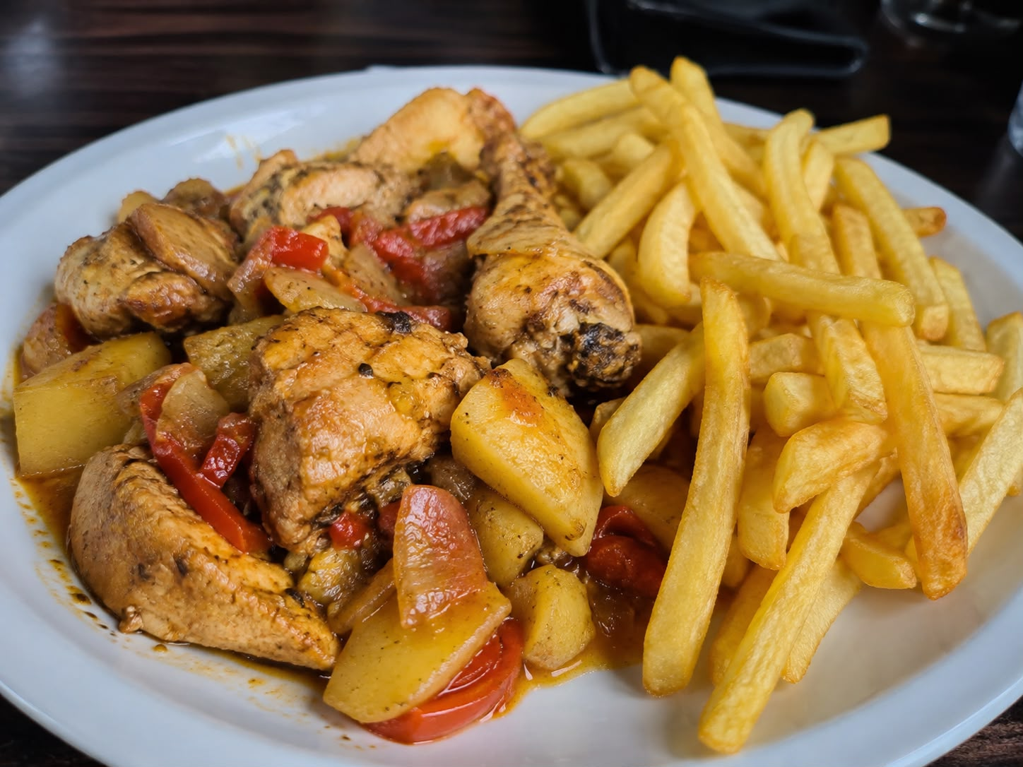 Pollo al disco con papas fritas