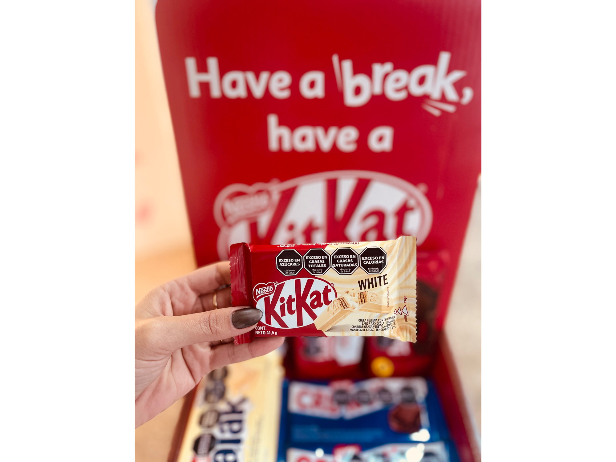 Kit kat white