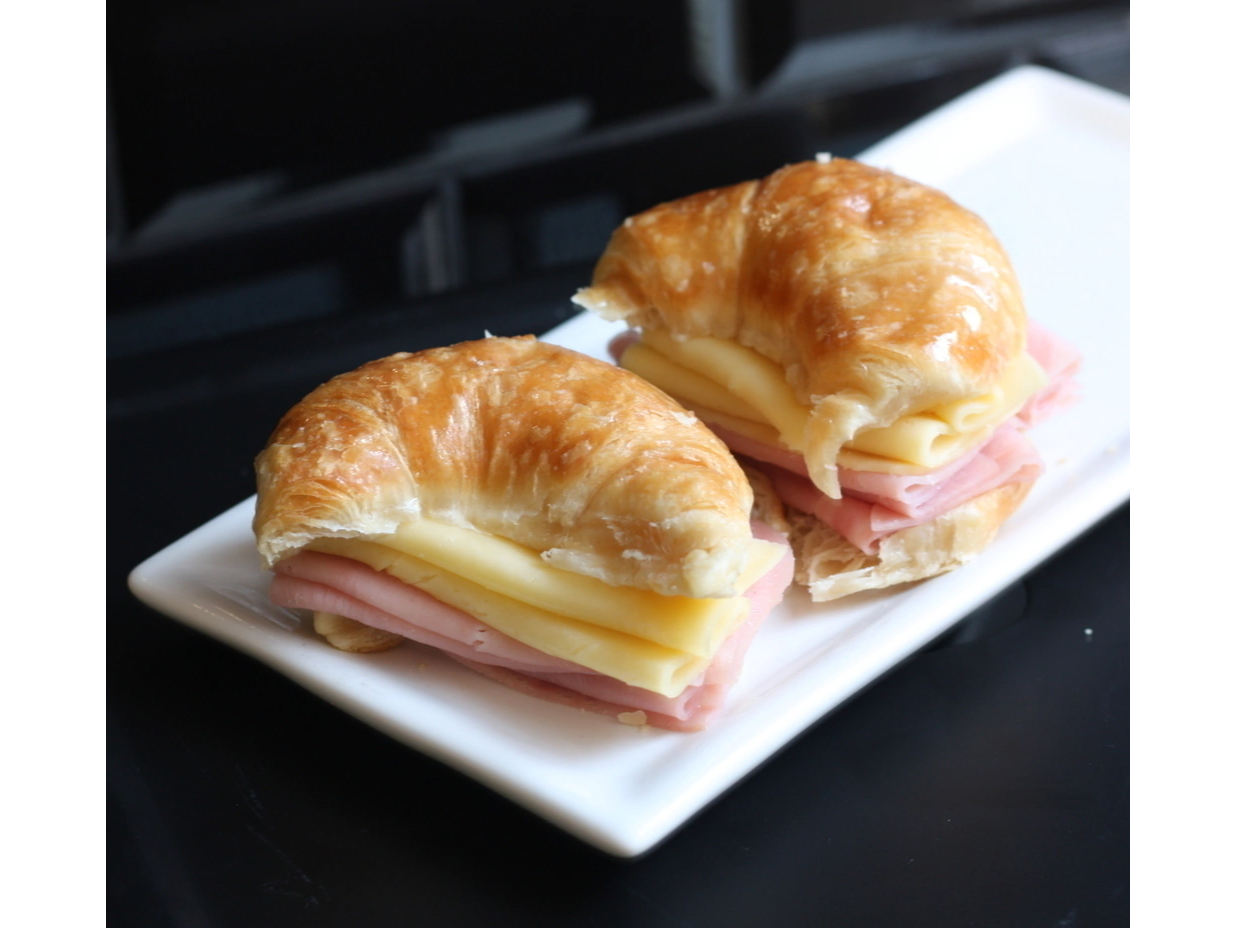 medialunas con jamon y queso