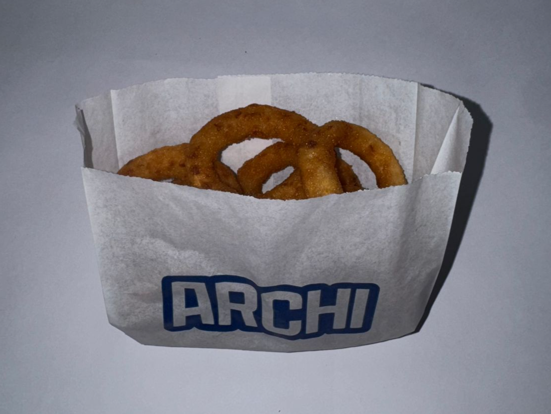 AROS DE CEBOLLA CON DIP DE SALSA