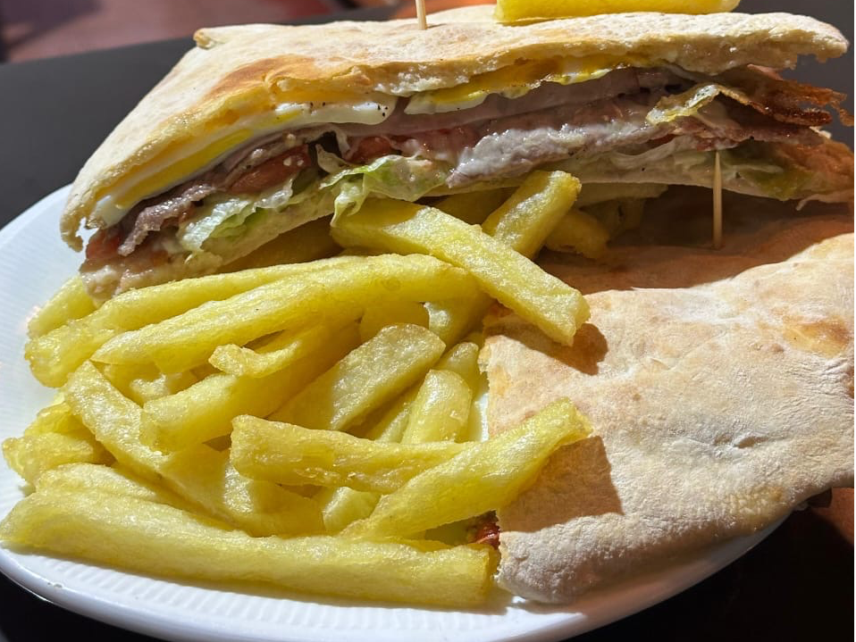 lomito de Pizzeria los compadres