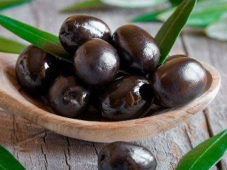 Aceitunas negras con carozo x 1 kg