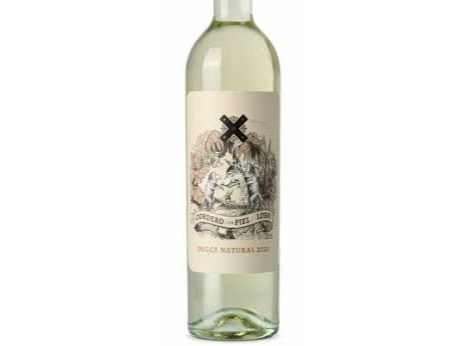 cordero con piel de lobo blanco dulce