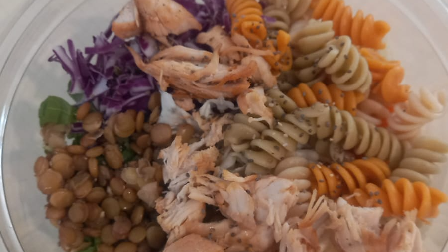 Ensalada con Fideos Tirabuzón