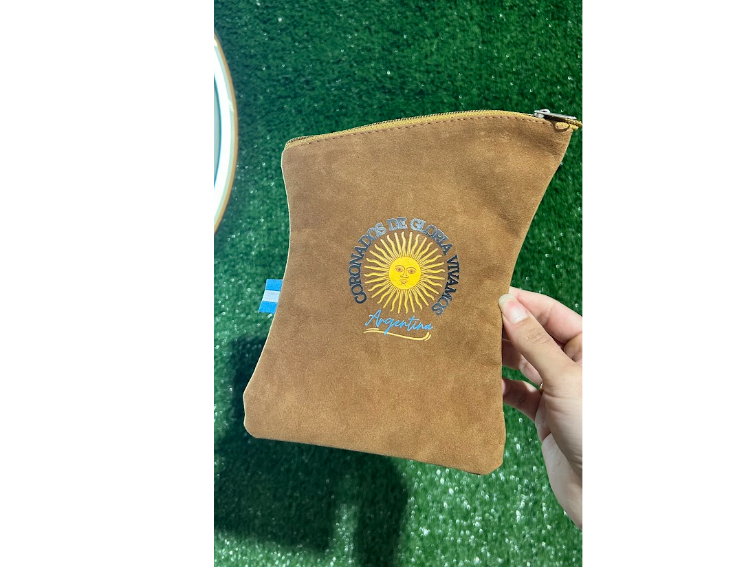 PORTA YERBA GRABADO DE CUERO