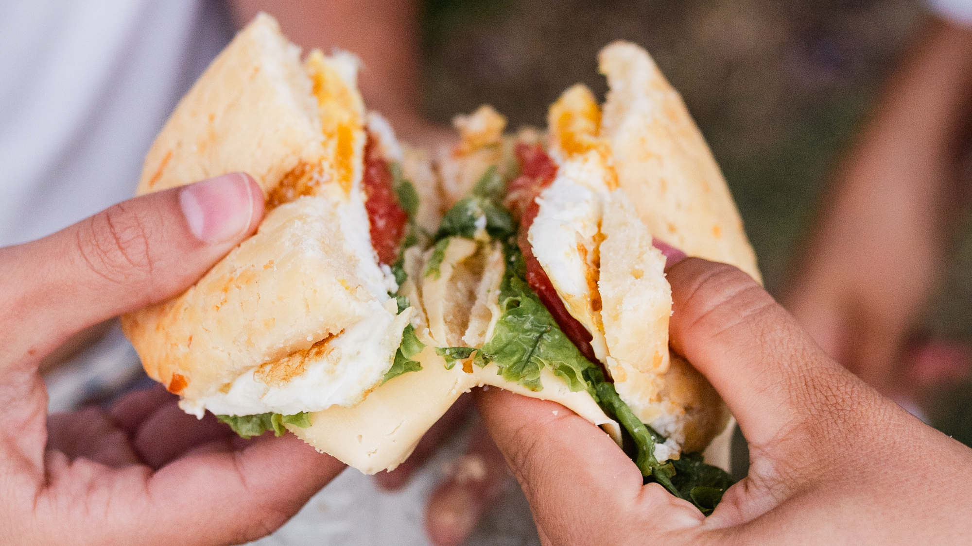 BAGELS, BUDINES & CHIPAS