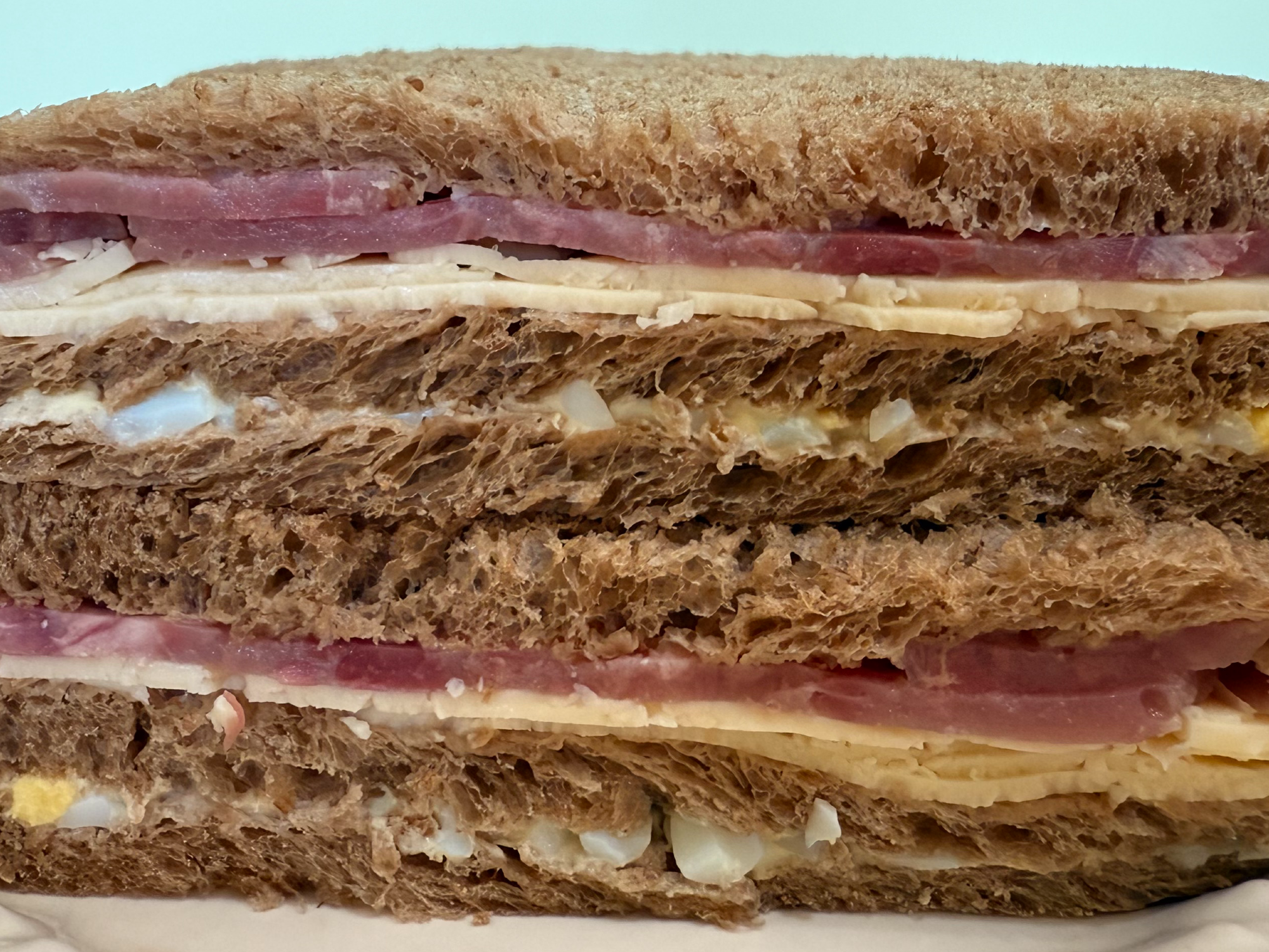 Sándwich Pastrón y Huevo