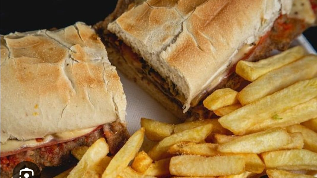 SANDWICHES DE MILANESA