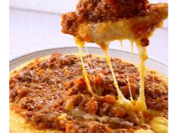 POLENTA CON SALSA+CARNE+MUZZA+RALLADITO+PAN