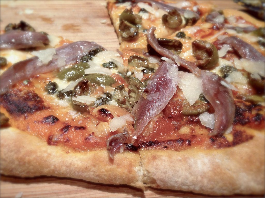 PIZZA CON ANCHOAS,