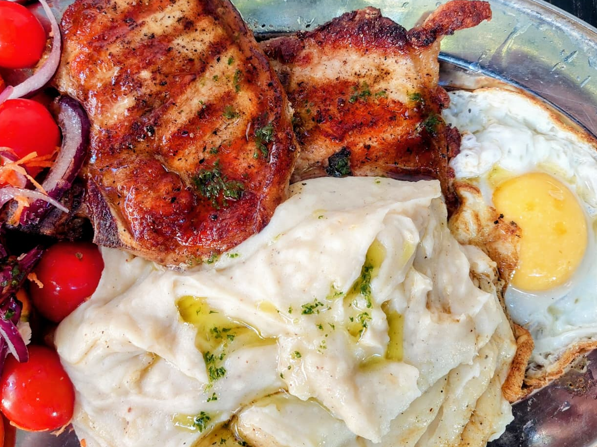 COSTELETAS X 2 + GUARNICION..