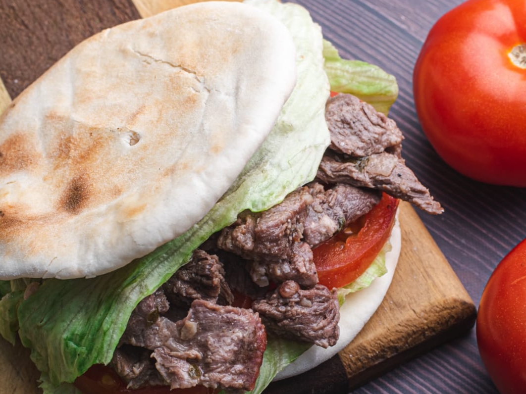 Sándwich Jalu en Pan Árabe