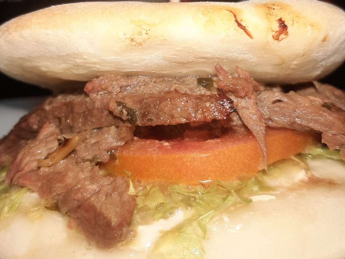 Sándwich Pan Árabe de Milanesa De carne