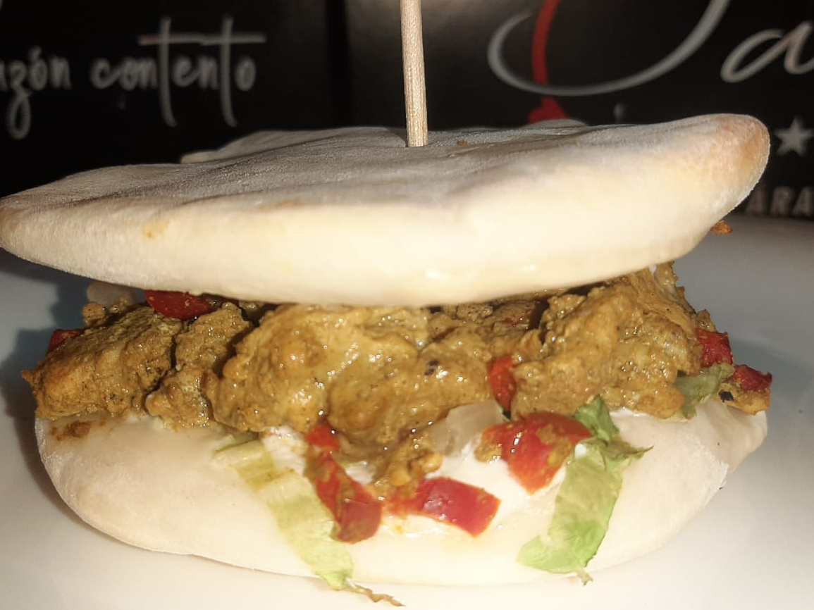 Sándwich Pan Árabe de Milanesa De Pollo