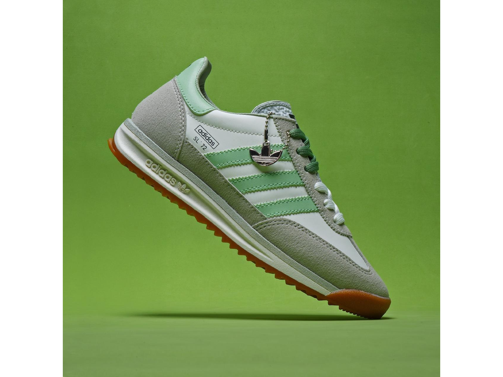 Blanco con verde claro
