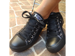 Zapatillas clásicas total black