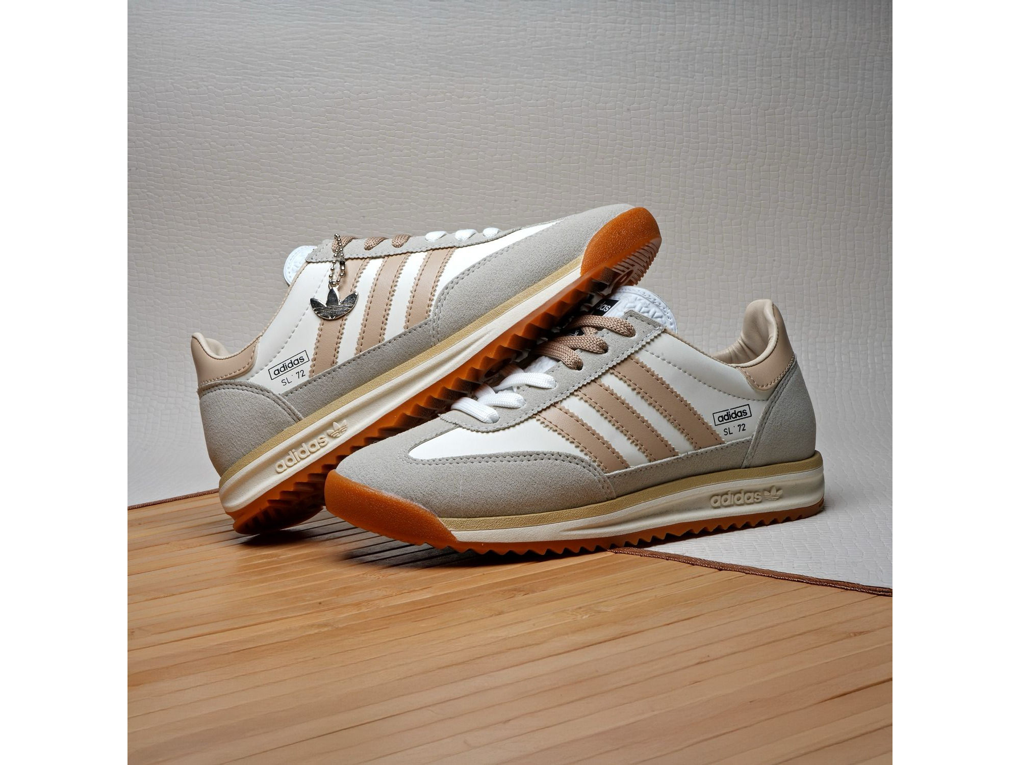 Blanco con beige