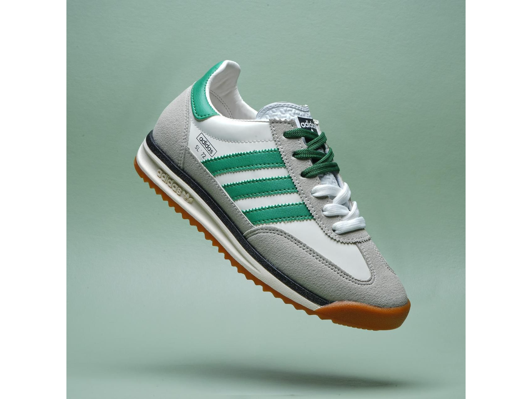 Blanco con verde oscuro