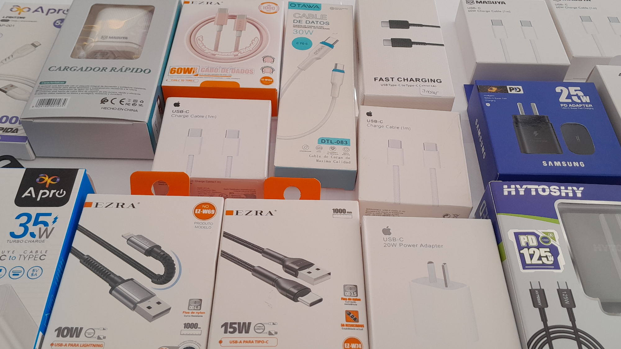 CABLES CARGADORES CONECTIVIDAD