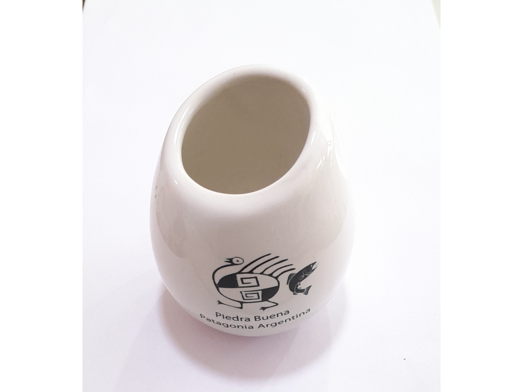 Mate ceramica blanca ovo recuerdo de Piedra Buena