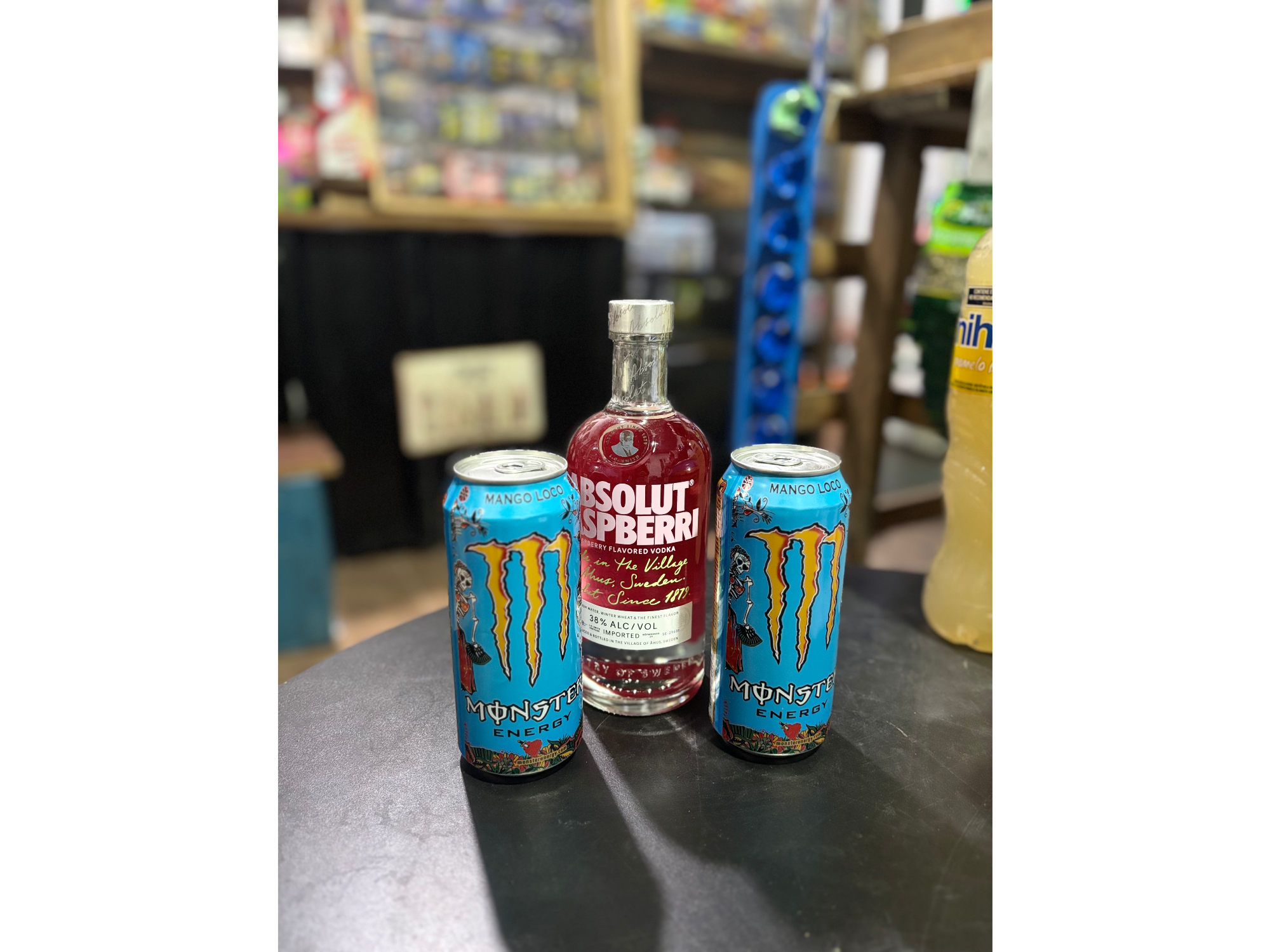 1 Absolut + 2 monster
