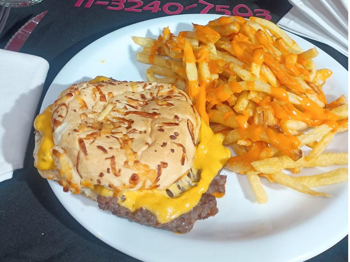 pampeano con chedar en fetas + papas fritas con chedar