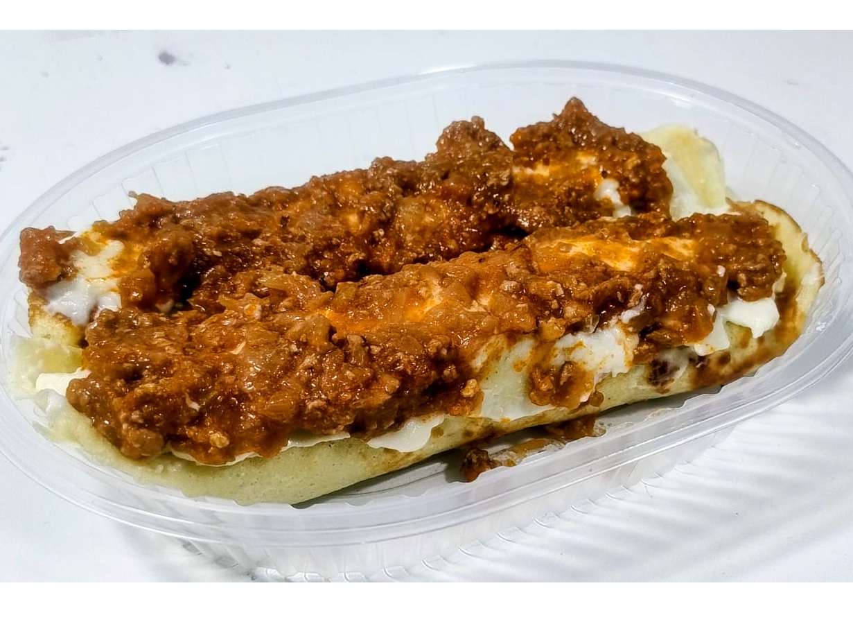 canelones de verdura y ricota con salsa blanca y salsa boloñesa de chopito