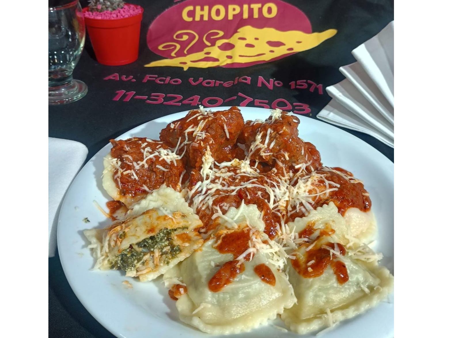 raviolones de verduras con estofado de carne